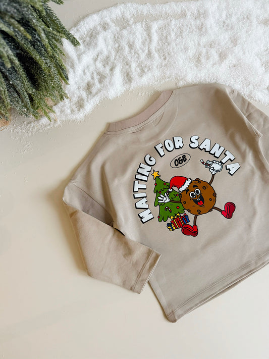 Waiting For Santa Long Sleeve 100% Cotton T-shirt in Pebble